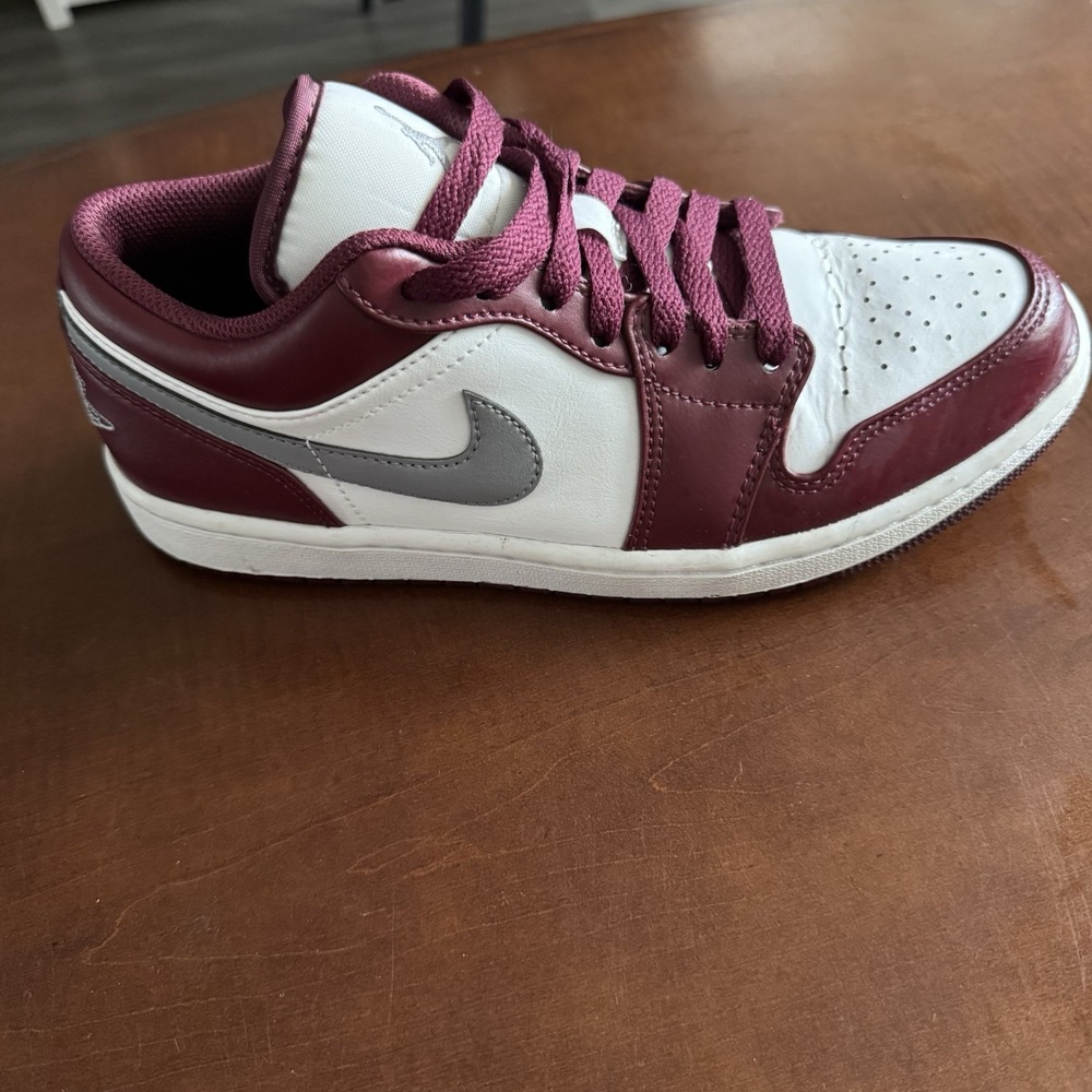 Jordan 1 Low Bordeaux Cherrywood Red 2022 Size 7.5 Pre-Owned Great Condition